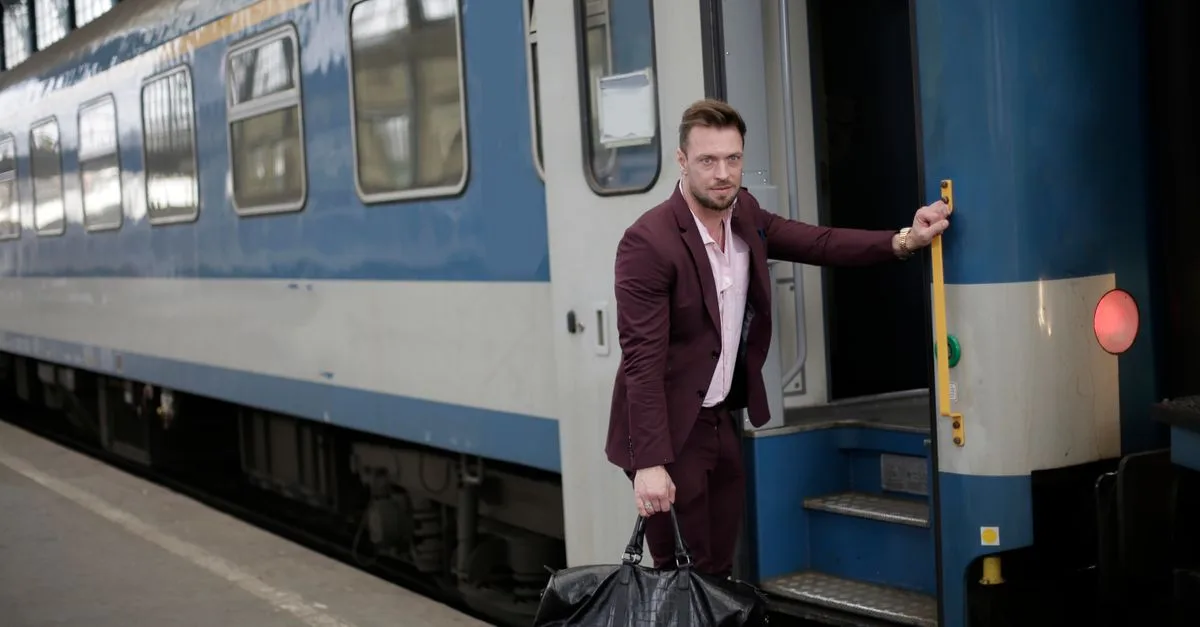 service de transport de vêtements sans plis, garantissant que vos habits arrivent impeccables et parfaitement protégés.