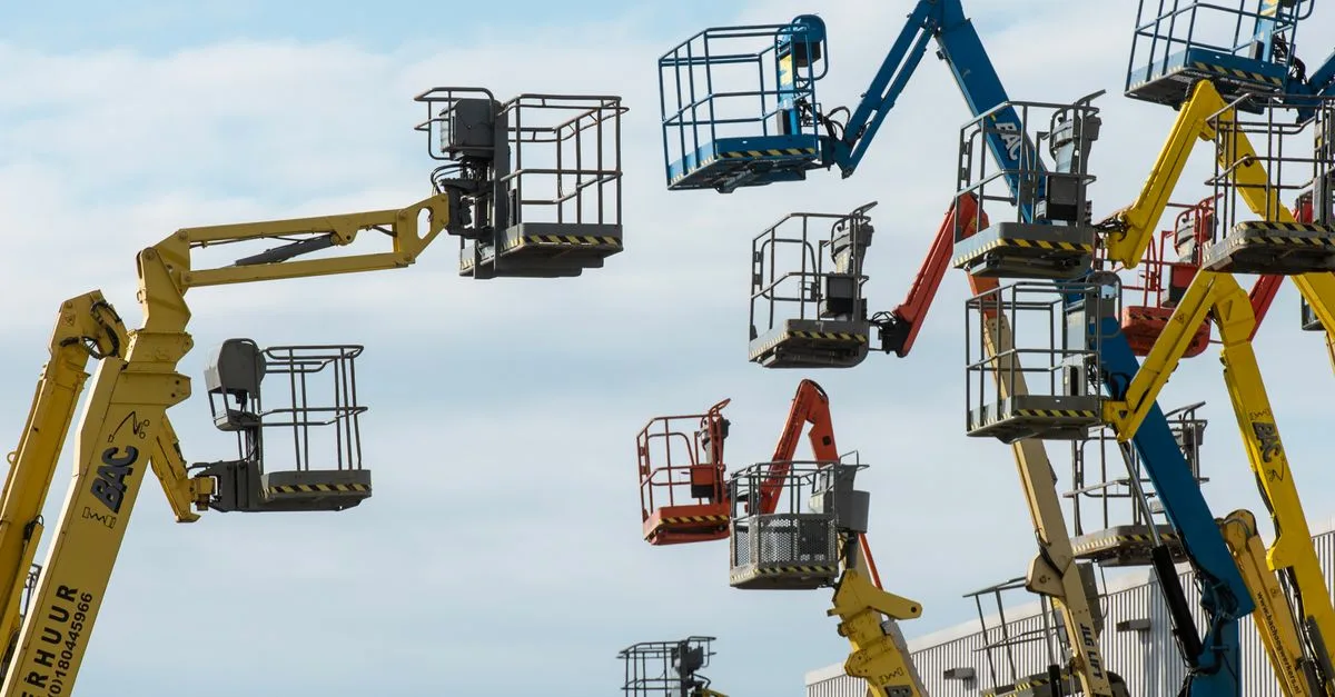découvrez notre monte-meubles performant pour faciliter le transport de vos meubles lourds en toute sécurité et rapidement.