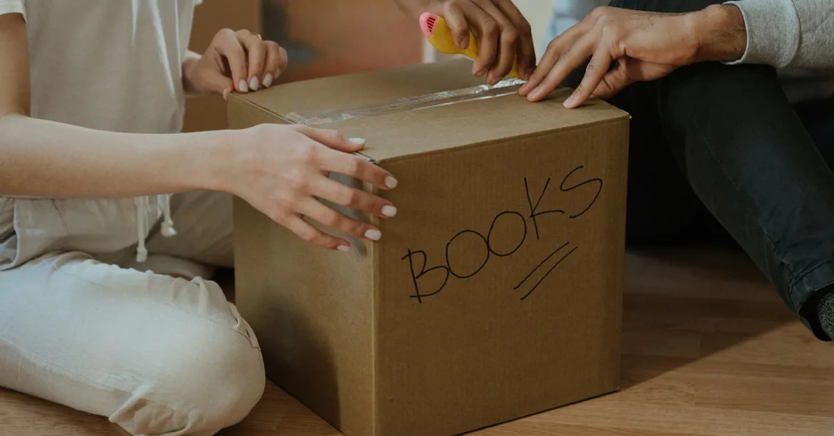 découvrez notre sélection de cartons de déménagement solides et variés, parfaits pour emballer et protéger vos biens lors de votre déménagement.