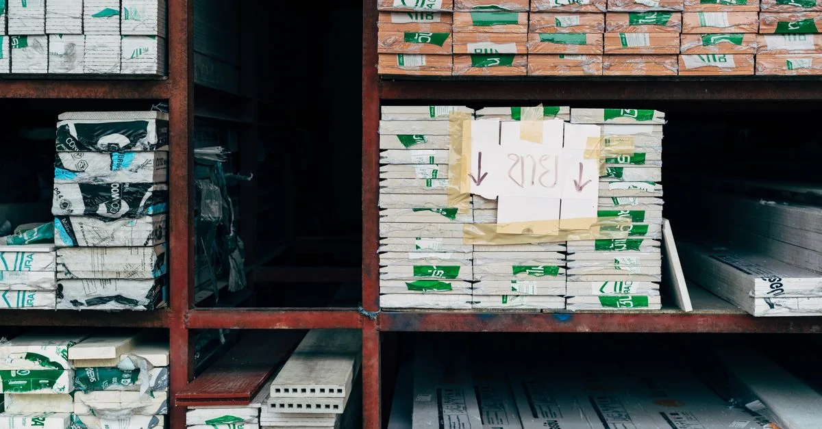 découvrez nos unités de stockage sécurisées et spacieuses, idéales pour ranger vos biens en toute tranquillité. louez facilement votre box de rangement dès aujourd'hui.