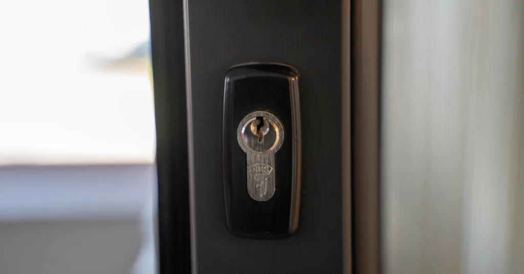 protection d'encadrement de porte : sécurisez et préservez vos portes contre les chocs et l'usure avec nos solutions robustes et faciles à installer.