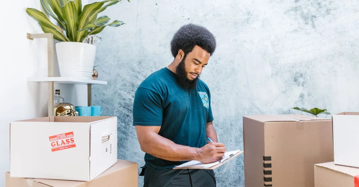 découvrez notre checklist de déménagement complète pour organiser efficacement votre passage vers un nouveau logement sans stress ni oubli.