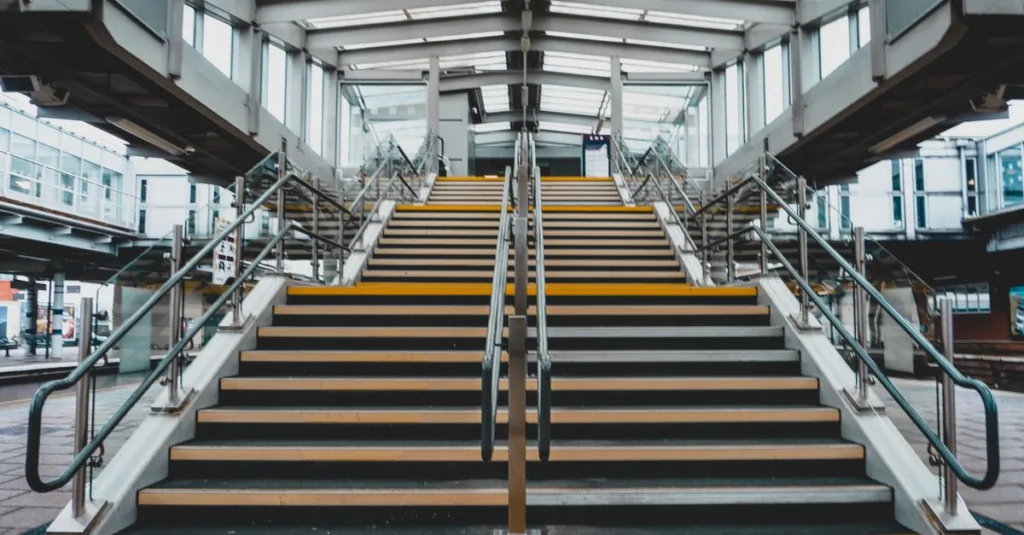 découvrez nos solutions robustes pour la protection des escaliers, assurant sécurité et durabilité dans tous vos espaces.
