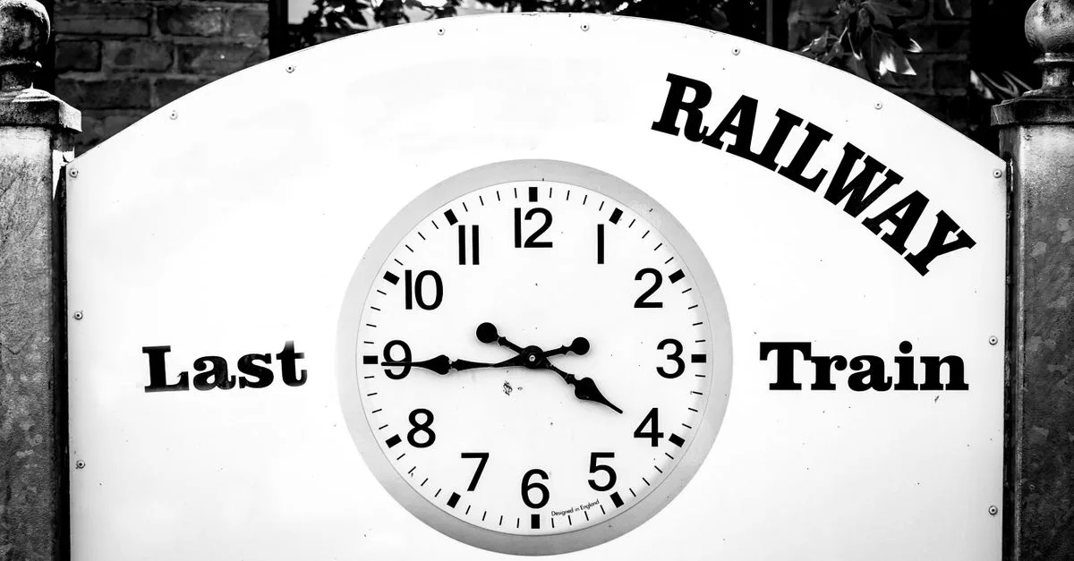 conseils et méthodes pour transporter une horloge ancienne en toute sécurité, protégeant ainsi son mécanisme délicat et son apparence vintage.